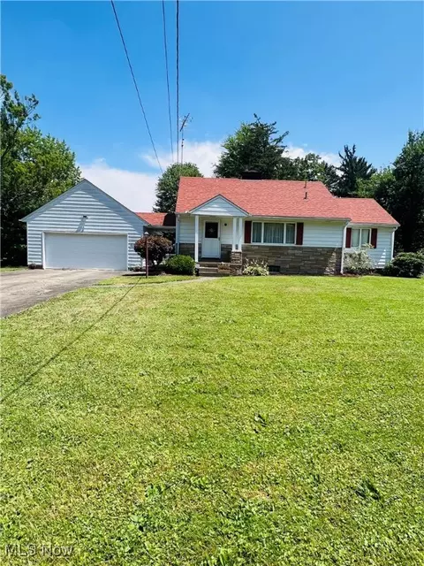 3174 Lynwood Dr NW, Warren, OH 44485