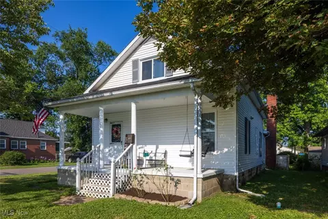 135 S 31st St, Newark, OH 43055