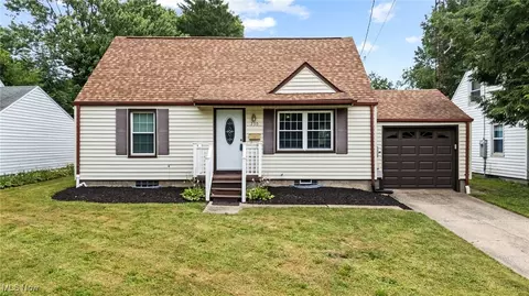 230 Parkview Ave NW, North Canton, OH 44720