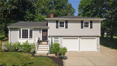 849 Parker Rd, Aurora, OH 44202