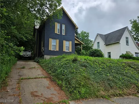 275 High St, Wadsworth, OH 44281
