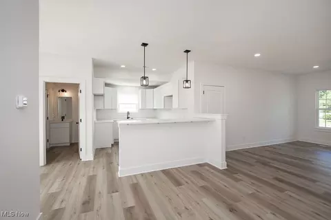 669 Orchard Rd, Willoughby, OH 44094 photo 5
