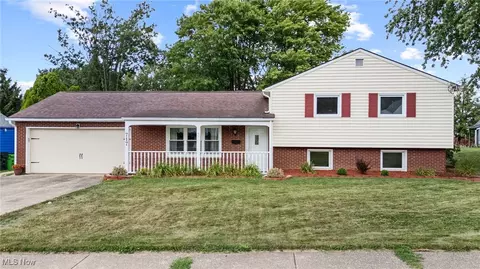717 7th St NE, North Canton, OH 44720