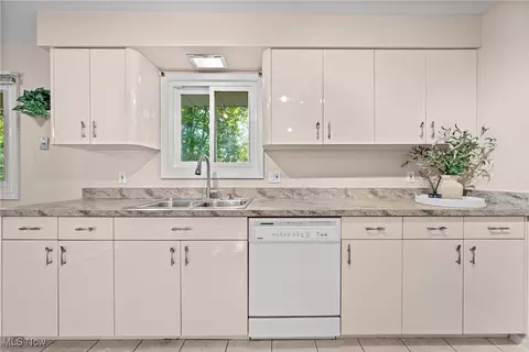 6584 Brookland Ave, Solon, OH 44139 photo 9