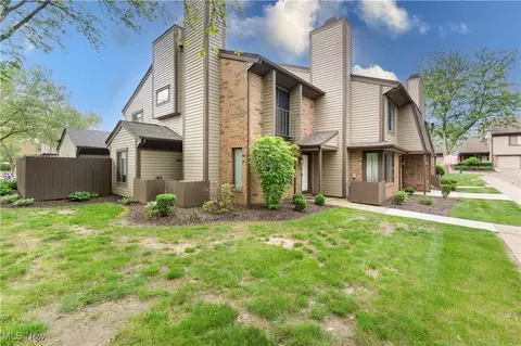 4533 Saint James Cir NW, Canton, OH 44708 photo 3