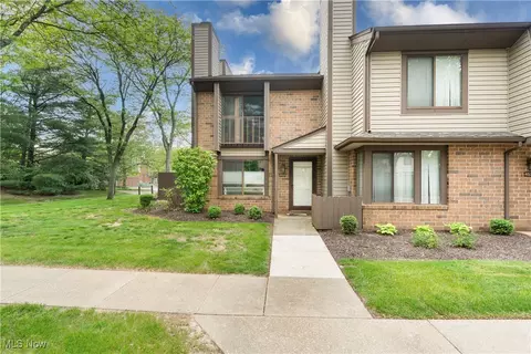 4533 Saint James Cir NW, Canton, OH 44708