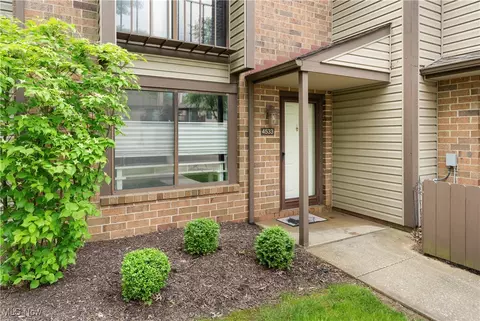 4533 Saint James Cir NW, Canton, OH 44708 photo 2