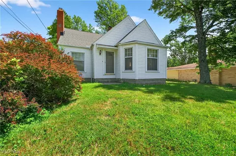 8471 Broadview Rd, Broadview Heights, OH 44147