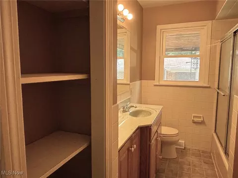 Bath - 7005 Paxton Rd, Boardman, OH 44512 photo 1 of 3