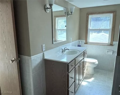 Bath - 7005 Paxton Rd, Boardman, OH 44512 photo 2 of 3