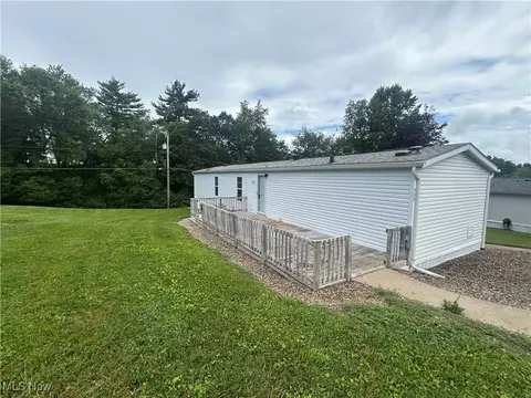 490 S Pleasant Grove Cir, Zanesville, OH 43701