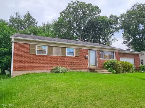 2558 Cathy Dr NE, Canton, OH 44705