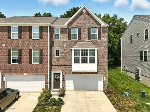 1143 Bean Ln, Akron, OH 44313