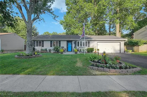 484 Hilltop Dr, Pickerington, OH 43147