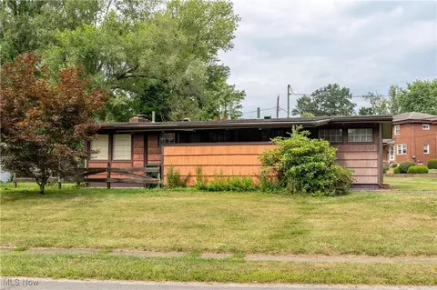 1105 35th St NW, Canton, OH 44709