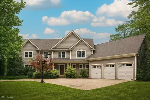 11060 Taylor May Rd, Chagrin Falls, OH 44023