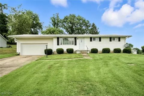 125 Sherwood Dr, Zanesville, OH 43701