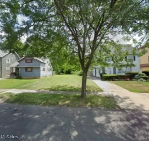 907 Nela View Rd, Cleveland Heights, OH 44112