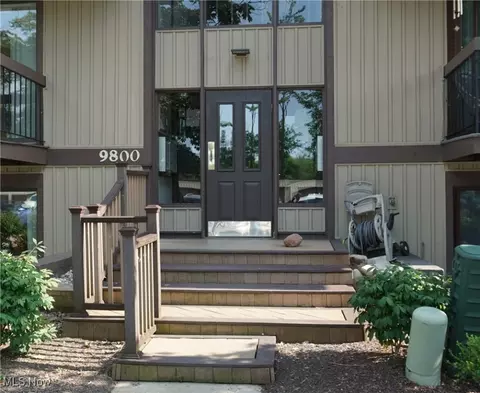 9800 Cove Dr #5H, North Royalton, OH 44133