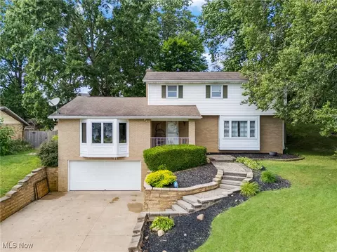 915 49th St NW, Canton, OH 44709