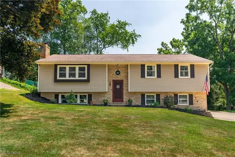 7250 Thatcher Ave NW, North Canton, OH 44720
