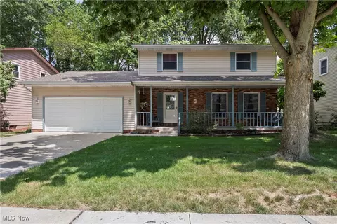 1009 Washington Dr, Grafton, OH 44044