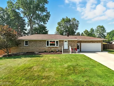 18561 Meadow Ln, Strongsville, OH 44136