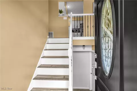 Entry Way - 2948 Warner Rd, Fowler, OH 44418 photo 1 of 2