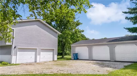 Exterior - 2948 Warner Rd, Fowler, OH 44418 photo 4 of 7