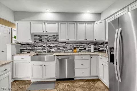 Kitchen - 2948 Warner Rd, Fowler, OH 44418 photo 3 of 3
