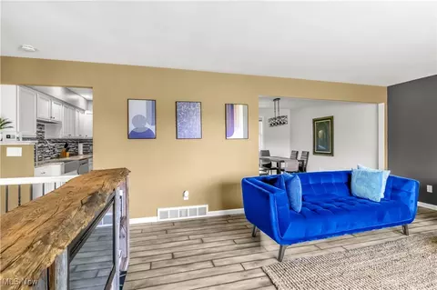Living - 2948 Warner Rd, Fowler, OH 44418 photo 2 of 5