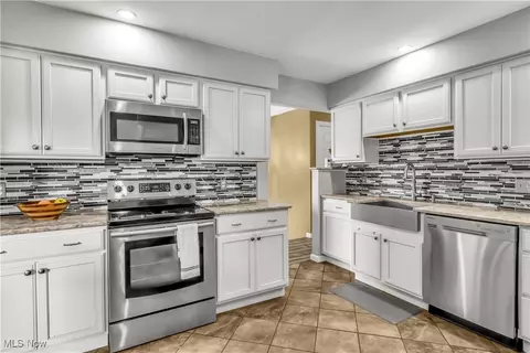 Kitchen - 2948 Warner Rd, Fowler, OH 44418 photo 2 of 3