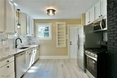 Kitchen - 726 5th St, Struthers, OH 44471 photo 2 of 2