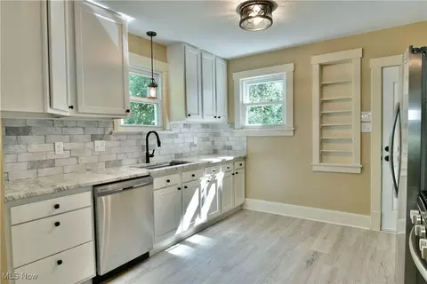 Kitchen - 726 5th St, Struthers, OH 44471 photo 1 of 2