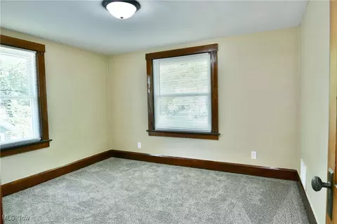 Bedroom - 726 5th St, Struthers, OH 44471 photo 2 of 11