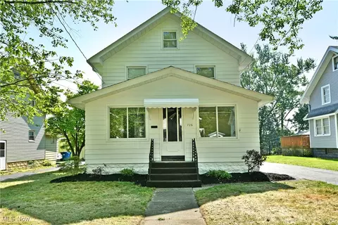726 5th St, Struthers, OH 44471