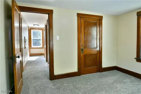 Entry Way - 726 5th St, Struthers, OH 44471 photo 7 of 8