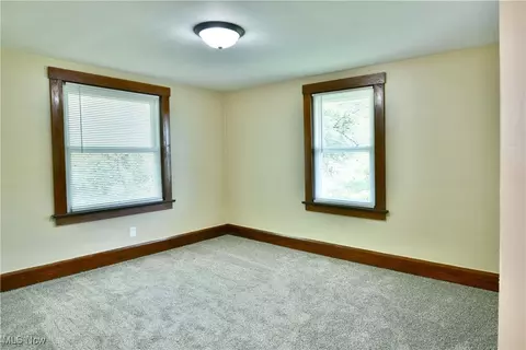 Bedroom - 726 5th St, Struthers, OH 44471 photo 5 of 11