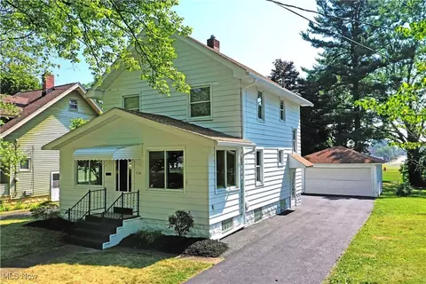Exterior - 726 5th St, Struthers, OH 44471 photo 2 of 5