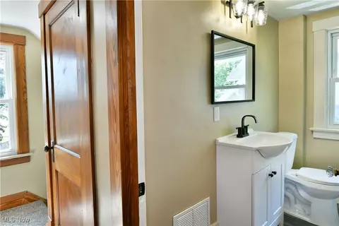 Bath - 726 5th St, Struthers, OH 44471 photo 5 of 5