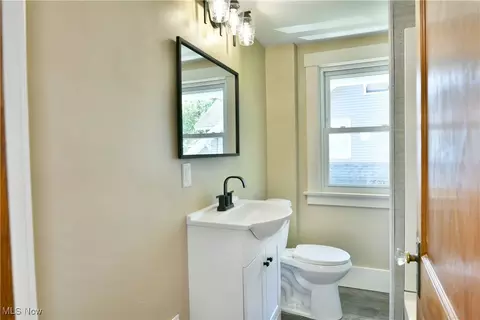 Bath - 726 5th St, Struthers, OH 44471 photo 3 of 5
