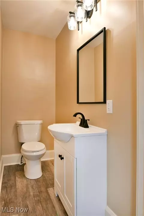 Bath - 726 5th St, Struthers, OH 44471 photo 1 of 5