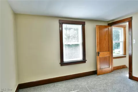 Bedroom - 726 5th St, Struthers, OH 44471 photo 7 of 11