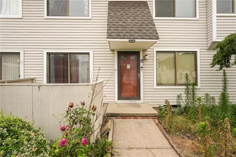 5520 Bretton Ct #5-A, Willoughby, OH 44094