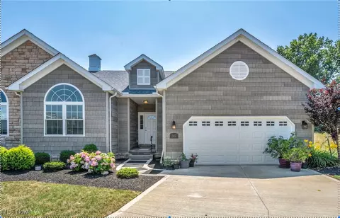 207 Schooner Ct, Vermilion, OH 44089