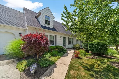2594 Burridge Cir, Twinsburg, OH 44087