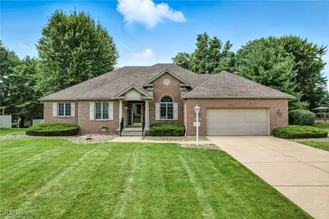 100 Westwind Dr, Warren, OH 44484