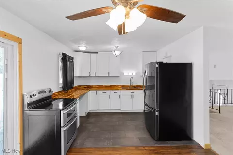 Kitchen - 9026 Store Dr, Windham, OH 44288 photo 4 of 4