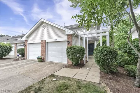 6758 Quarrystone Ln, Middleburg Heights, OH 44130