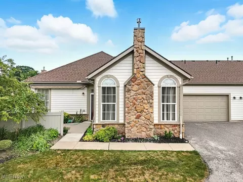 426 Classic Dr, Tallmadge, OH 44278